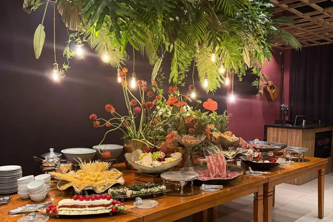 Buffet montado para confraternização de empresa na Villa BBM em Alphaville