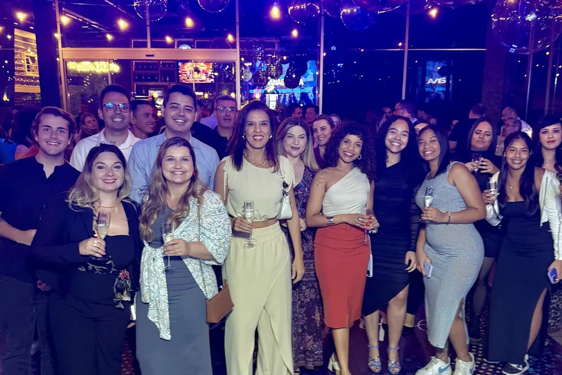 Equipe reunida na confraternização de fim de ano da empresa na Villa BBM
