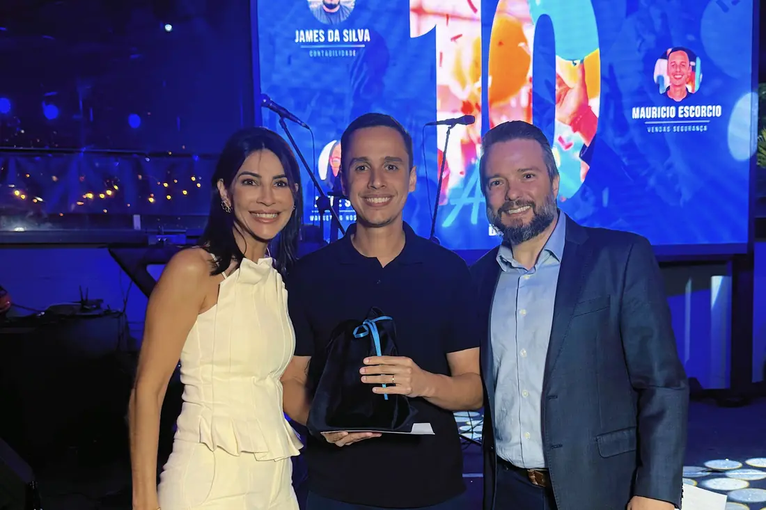 Premiação de colaboradores em evento corporativo na Villa BBM